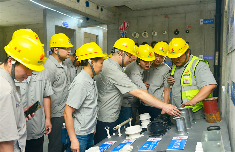 为进一步推进优质客户高效履约，提升交付品质、达成客户满意，2025年6月25日，富联娱乐建设集团在上海组织召开2025年越秀地产、华润置业客户履约推进会。